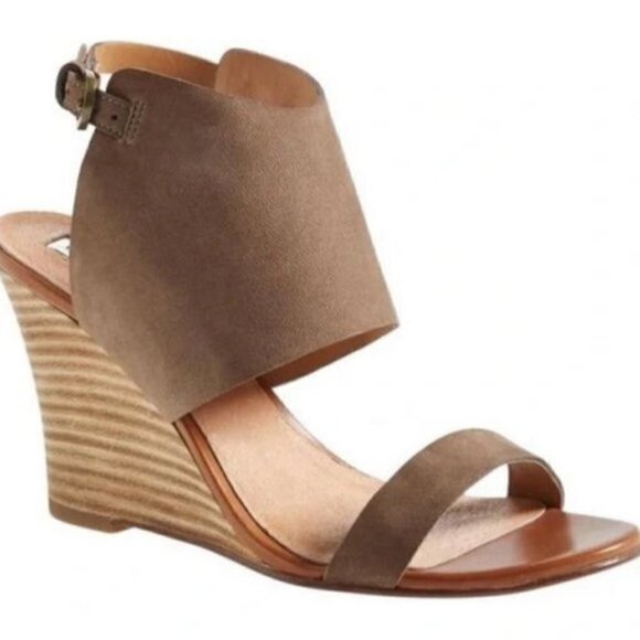 Halogen Clarette Suede Wedge Sandal Taupe Size 8 - Picture 1 of 9